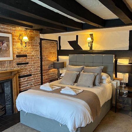 The Half Moon Inn Woking Exteriér fotografie