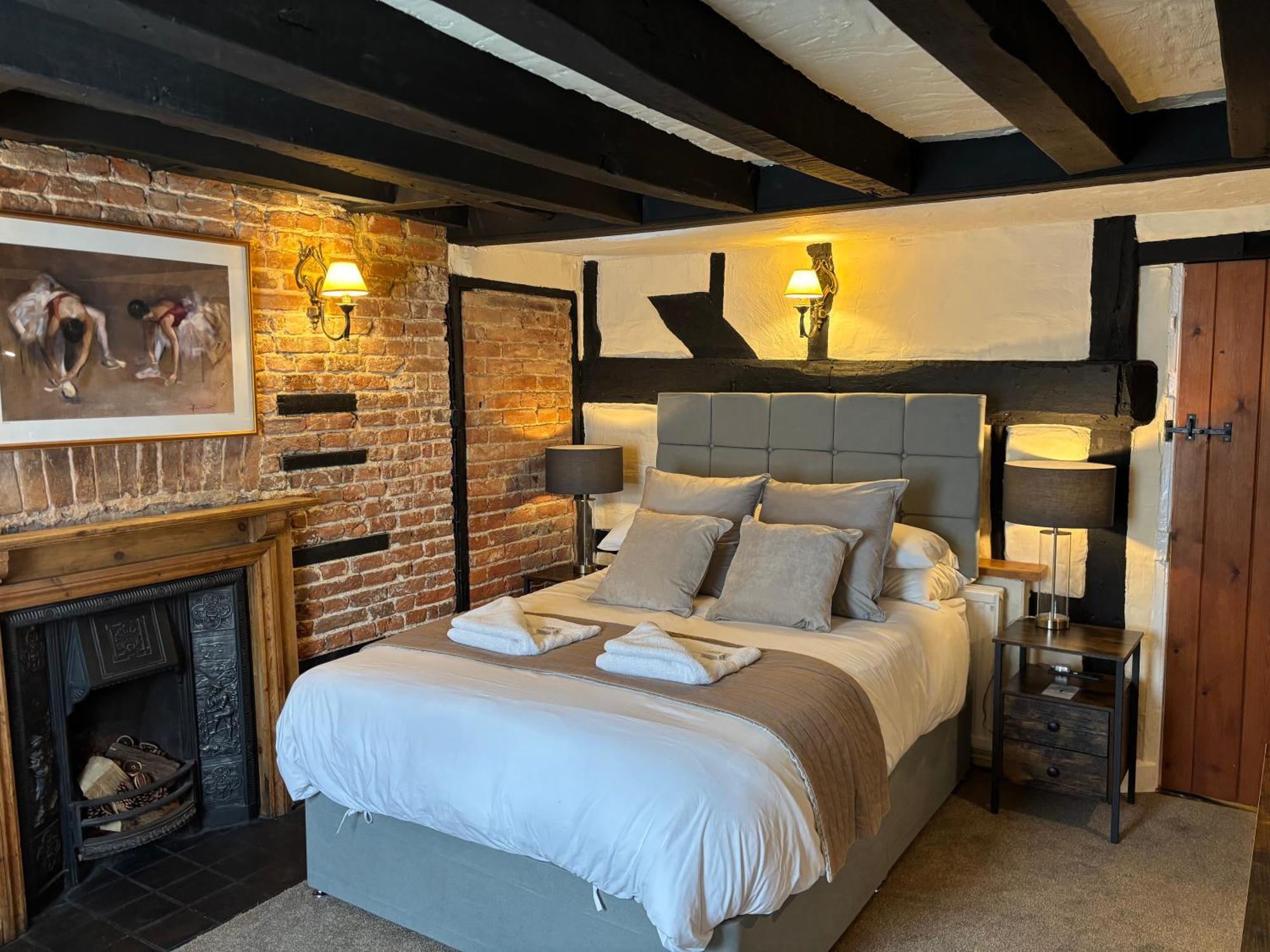 The Half Moon Inn Woking Exteriér fotografie