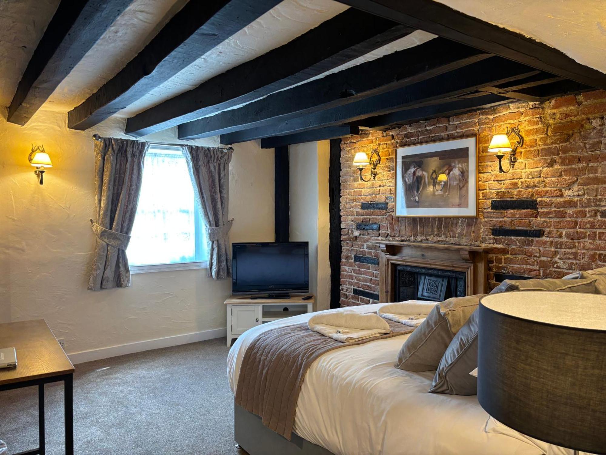 The Half Moon Inn Woking Exteriér fotografie